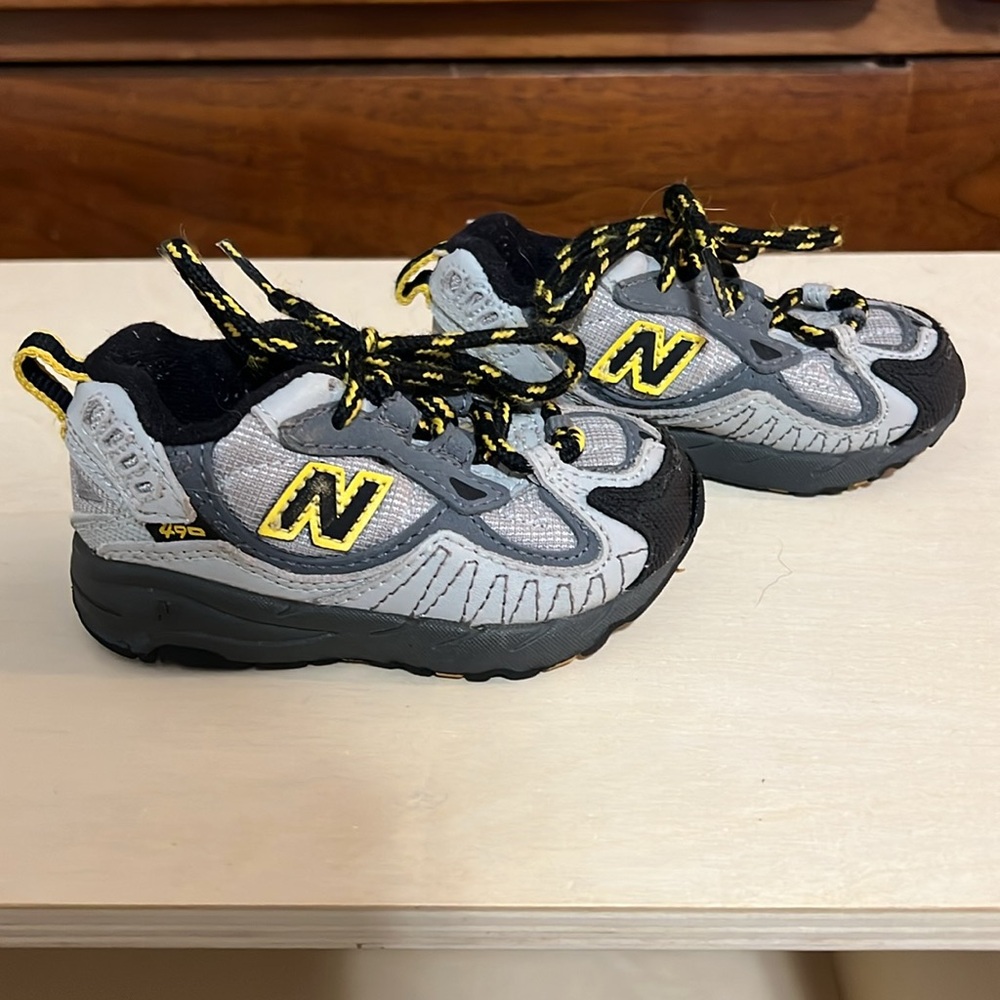 New Balance 490